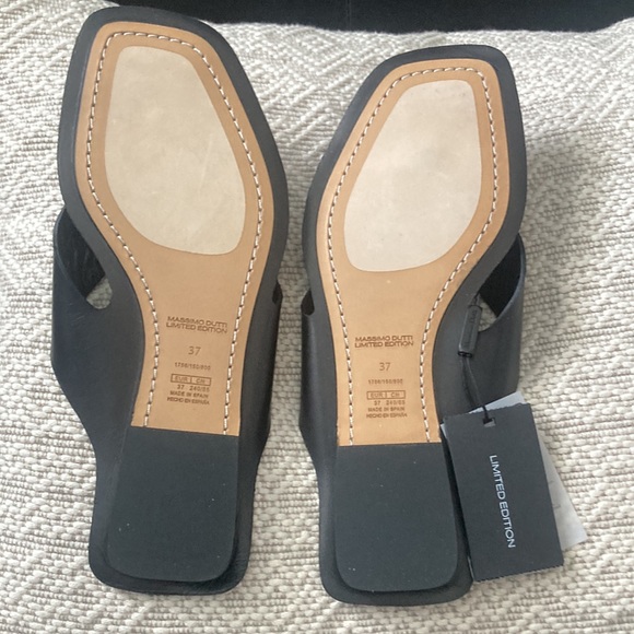 Beautiful black flip flops. - Picture 3 of 5